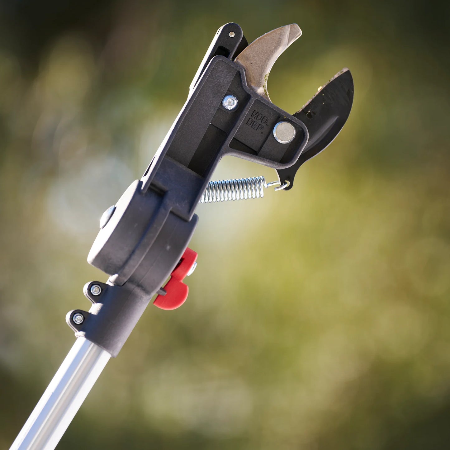 Close‑up of FELCO 290‑4M bypass cutting head for clean, precise pruning cuts.